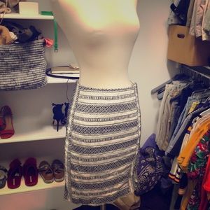 Black and white pencil skirt. With print